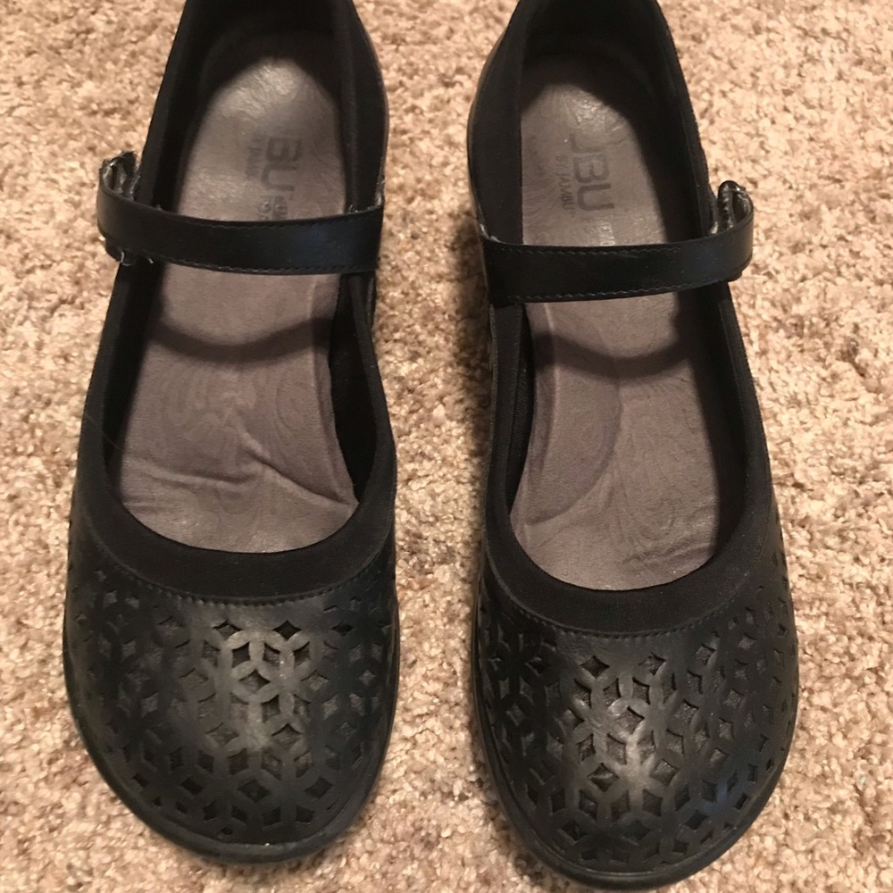 JBU by Jambu Alicante Wedge Pump